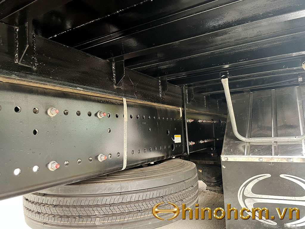 Khung gầm xe Hino 15 tấn thùng kín