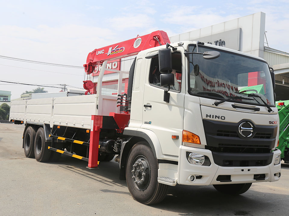 xe cẩu hino 15 tấn gắn cẩu unic