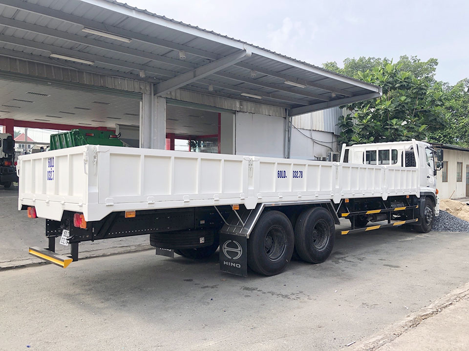 Thùng lửng 9 bửng xương trên nền xe Hino 15 tấn Hiino FL