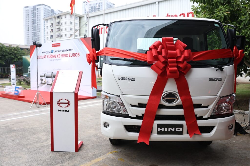 Lễ xuất xưởng HIno 300 XZU