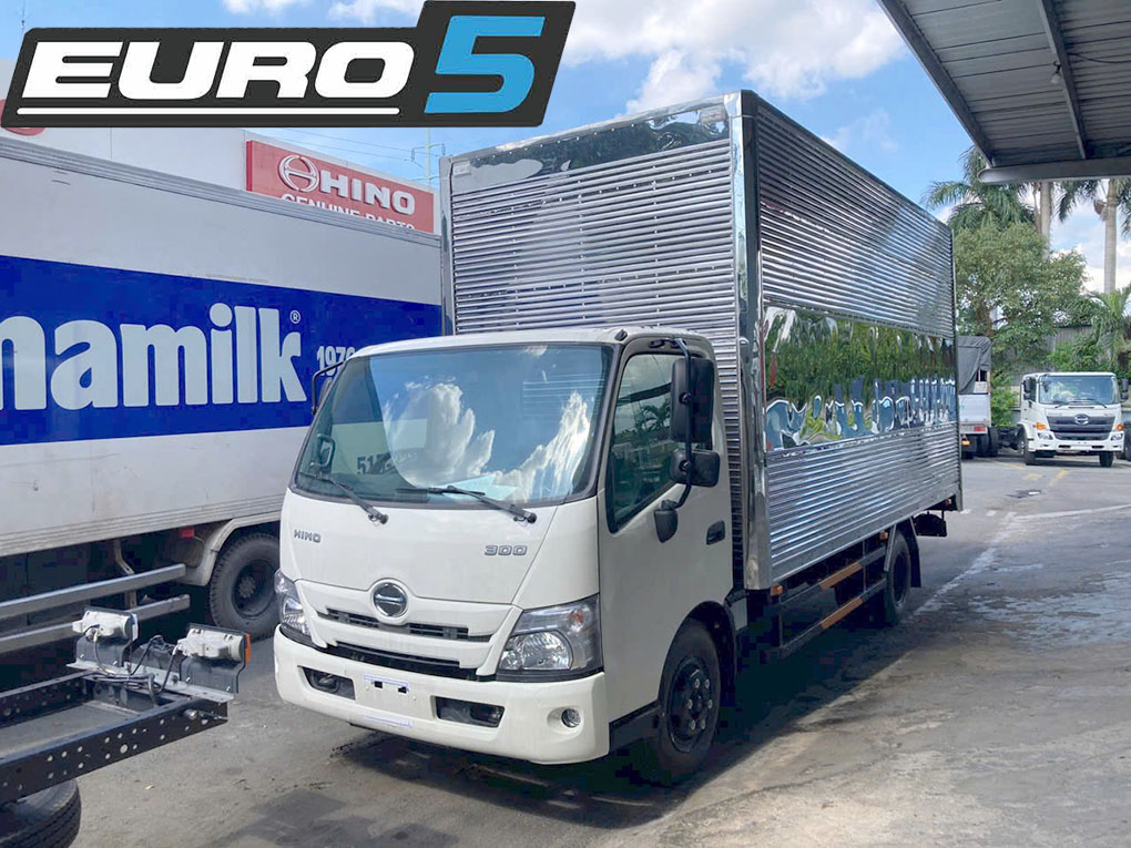 giá xe Hino 3.5 tấn chở pallet cấu kiện điện tử